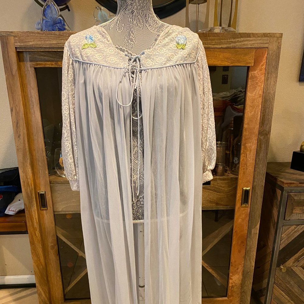 Amazingly Vintage GMC Robe RARE find size large